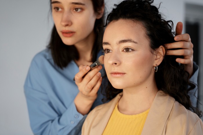 Mengenal perbedaan contour dan bronzer