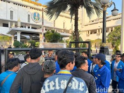 Massa Mahasiswa Demo di Kantor Gubernur, Tuntut Hal Ini