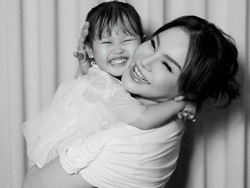 Rossa Umumkan Kehadiran Anak Angkat Perempuan, Sosok Raina Jadi Sorotan
