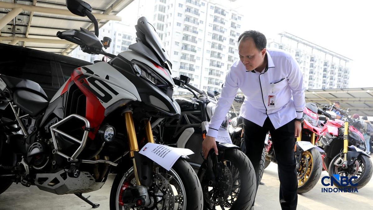 Penampakan Barang Mewah Bakal Dilelang KPK, Ada Balenciaga-Ducati Noel