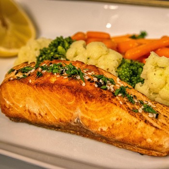 Resep Sesame Grilled Salmon, Pilihan Menu Makan Malam Lezat dan Bergizi