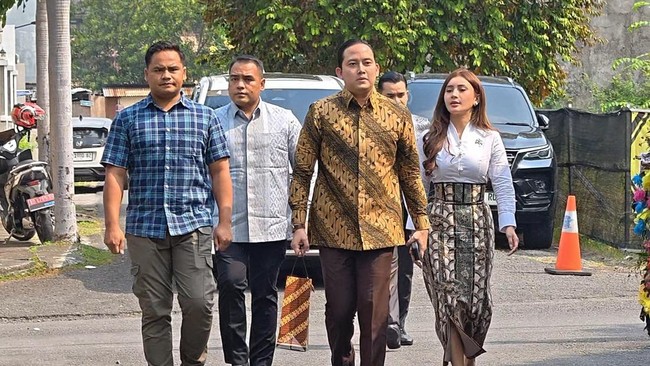 Sespri Presiden Prabowo, Rizky Irmansyah, menemui Jokowi di Solo, Rabu (24/6/2026).