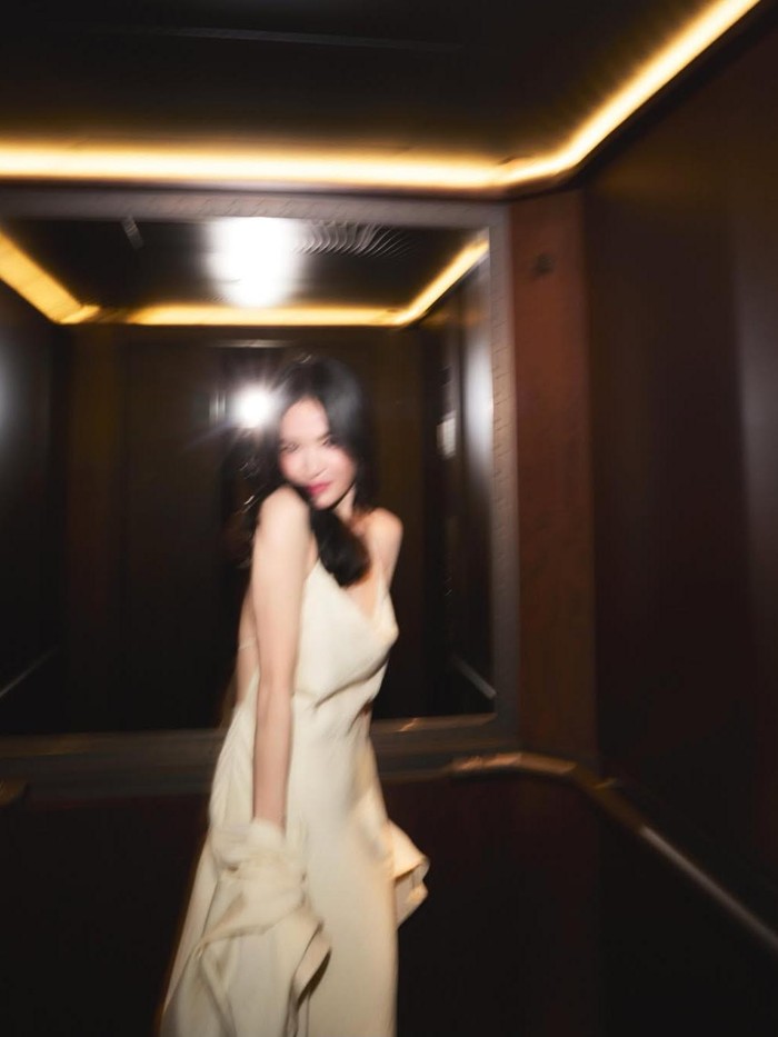 Layaknya 'Gen Z', Song Hye Kyo juga membagikan potretnya yang cantik dalam mode blur effect./ Foto: instagram.com/kyo1122