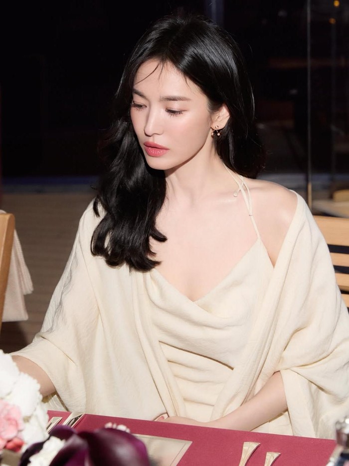 Bagaimana penampilan Song Hye Kyo kali ini menurut kamu, Beauties?/ Foto: instagram.com/kyo1122