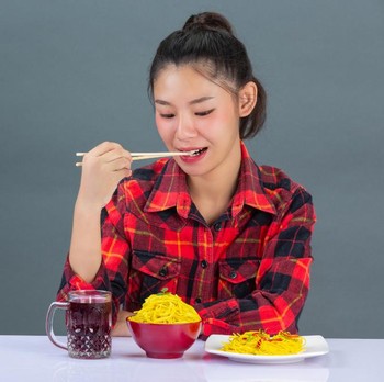 6 Stok Makanan Awet Tanpa Masuk Kulkas yang Bisa Disimpan Anak Kos