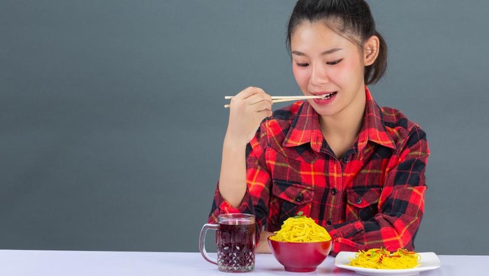 6 Stok Makanan Awet Tanpa Masuk Kulkas yang Bisa Disimpan Anak Kos