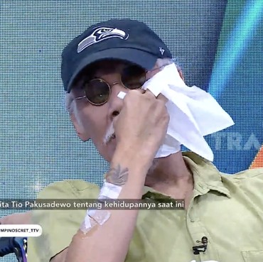 Tio Pakusadewo Nangis Curhat Ingin Dijenguk Anak: Jangan Nyesal Pas Gue Nanti Sudah Gak Ada