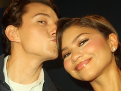 Video: Zendaya Pamer Foto Mesra Bareng Tom Holland di Roma