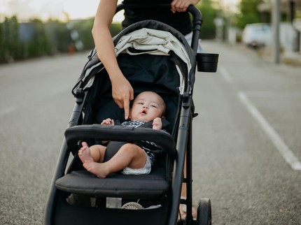 5 Tips Memilih Stroller Bayi yang Aman untuk Menemani Aktivitas Si Kecil