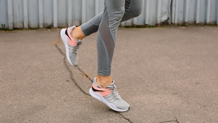 5 Tips Pilih Sepatu Lari yang Tepat untuk Kamu