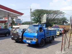 Antrean Truk-Bus di SPBU Kota Malang Mengular hingga 1 Kilometer