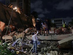 Video Detik-detik Bangunan Ambruk saat Gempa Kembar Guncang Venezuela
