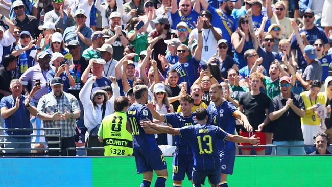 Soccer Football - FIFA World Cup 2026 - Group B - Bosnia and Herzegovina v Qatar - Seattle Stadium, Seattle, Washington, U.S. - June 24, 2026 Bosnia and Herzegovina's Edin Dzeko, Ermedin Demirovic, Ivan Basic and Esmir Bajraktarevic celebrate their s