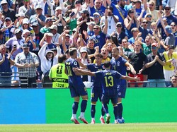 Soccer Football - FIFA World Cup 2026 - Group B - Bosnia and Herzegovina v Qatar - Seattle Stadium, Seattle, Washington, U.S. - June 24, 2026 Bosnia and Herzegovina's Edin Dzeko, Ermedin Demirovic, Ivan Basic and Esmir Bajraktarevic celebrate their s