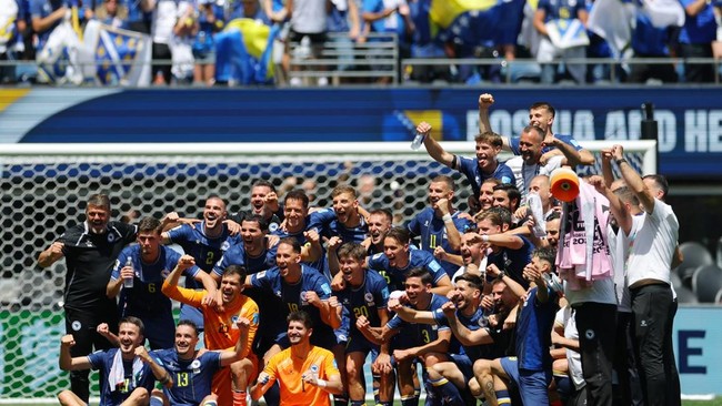Soccer Football - FIFA World Cup 2026 - Group B - Bosnia and Herzegovina v Qatar - Seattle Stadium, Seattle, Washington, U.S. - June 24, 2026 Bosnia and Herzegovina players celebrate after the match REUTERS/Carlos Barria