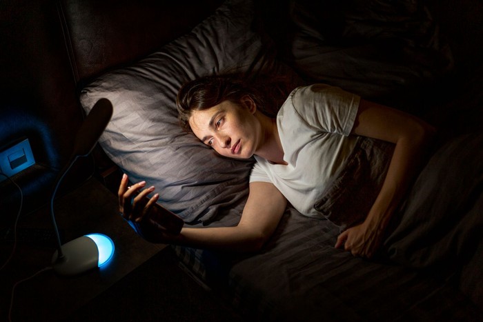 Kebiasaan malam hari yang bikin wajah gagal glowing