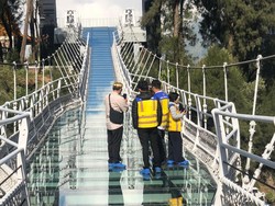 Kelayakan Jembatan Kaca Bromo Diperiksa BGTS, Ini Hasilnya