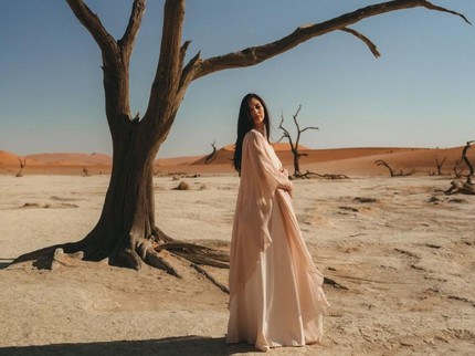 Potret Maternity Shoot Kehamilan Kedua Nadia Saphira, Indah Berlibur di Gurun di Namibia