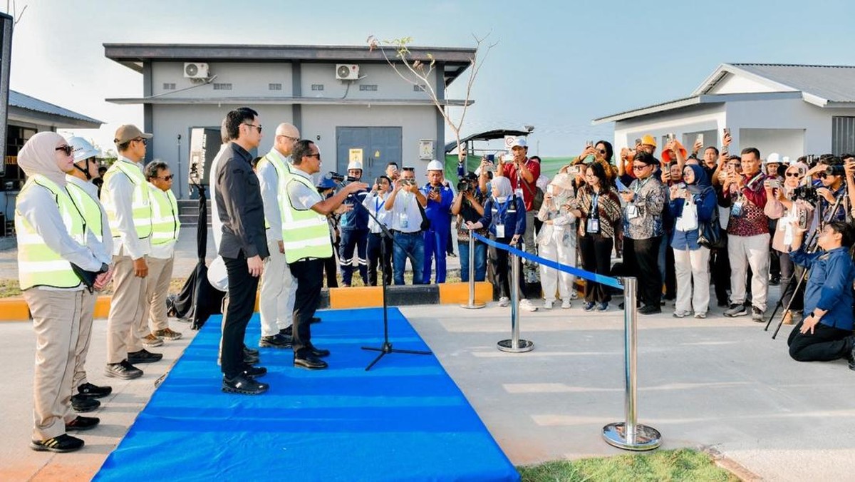 Kurangi Impor, Bahlil Resmikan Mini LNG Plant Tuban