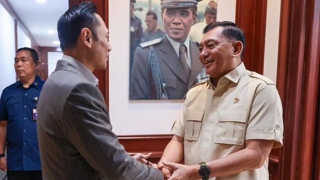 Potret Menhan Sjafrie Bertemu AHY di kantor Kementerian Pertahanan