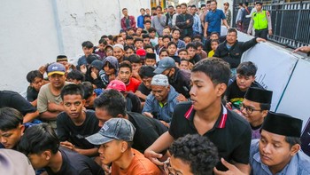 Tradisi Pembagian Nasi Jangkrik di Kudus