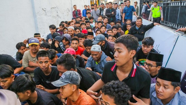 Tradisi Pembagian Nasi Jangkrik di Kudus