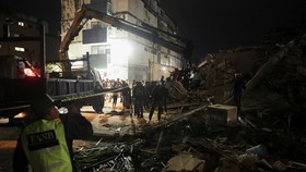 Venezuela diguncang dua gempa dahsyat dengan magnitudo 7,2 dan 39 detik kemudian dengan magnitudo 7,5 pada Kamis (25/6).