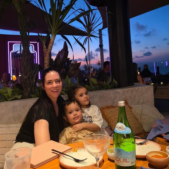 <p>Randy menganggap <em>quality time</em> dengan keluarga ini sebagai bentuk tanggung jawab sebagai suami dan ayah. Hal itu secara tersirat diungkapnya dalam <em>caption</em> unggahan foto liburan. "<em>A man who doesn't spend time with his family can never be a real man - Don Vito Corleone</em>. (Seorang pria yang tidak menghabiskan waktu bersama keluarganya tidak akan pernah menjadi pria sejati - Don Vito Corleone)," tulisnya. (Foto: Instagram @randpunk)</p>