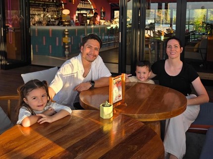 Momen Seru Randy Pangalila dan Istri Asal Kanada Ajak Kedua Anak Liburan di Bali
