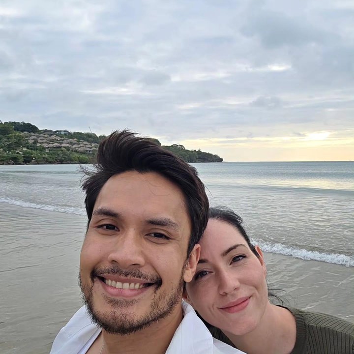 <p>Rumah tangga aktor Randy Pangalila dan istrinya yang berdarah Kanada, Chelsey Frank, dikenal harmonis dan jauh dari gosip miring. Randy dan Chelsey resmi menikah pada 19 Januari 2019. Dari pernikahan ini, keduanya dikaruniai dua anak, yakni Blair Willow Pangalila yang lahir pada 24 Maret 2021 dan Asher Griffin Pangalila yang lahir pada 21 Juni 2023. (Foto: Instagram @randpunk)</p>