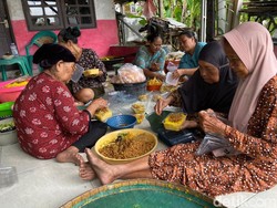 Cerita Para Penjaga Tradisi Bubur Sura di Plumbon Indramayu