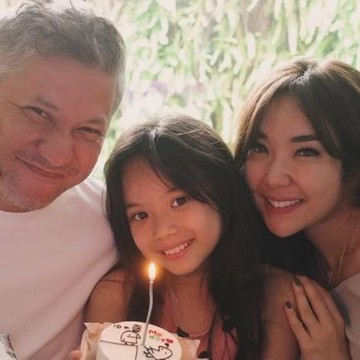9 Artis Indonesia yang Jalani Co-Parenting Setelah Bercerai, Tetap Kompak untuk Anak!