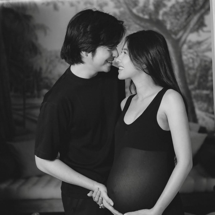 <p>Angga mengunggah <em>maternity shoot</em> sang istri di akun Instagram miliknya. Bintang film <em>Dua Garis Biru</em> ini hanya menuliskan <em>caption</em> singkat, yakni <em>emoticon</em> hati putih, yang dapat melambangkan cinta tulus dan kedamaian. (Foto: Instagram @angga/ @sheninacinnamon)</p>