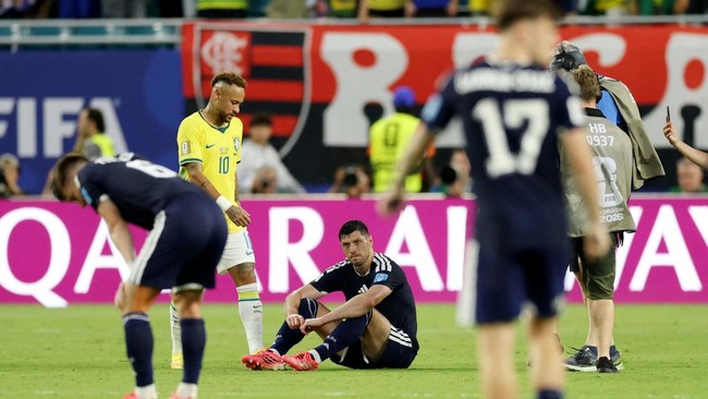 Soccer Football - FIFA World Cup 2026 - Group C - Scotland v Brazil - Miami Stadium, Miami Gardens, Florida, U.S. - June 24, 2026 Scotland's Scott McKenna looks dejected after the match as Brazil's Neymar Jr. stands over him REUTERS/Paul Childs