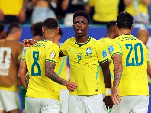 Soccer Football - FIFA World Cup 2026 - Group C - Scotland v Brazil - Miami Stadium, Miami Gardens, Florida, U.S. - June 24, 2026 Brazil's Vinicius Junior celebrates with Bruno Guimaraes and Lucas Paqueta after Matheus Cunha scores their third goal (