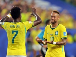 Soccer Football - FIFA World Cup 2026 - Group C - Scotland v Brazil - Miami Stadium, Miami Gardens, Florida, U.S. - June 24, 2026 Brazil's Neymar Jr. celebrates after the match with Vinicius Junior IMAGN IMAGES via Reuters/Sam Navarro
