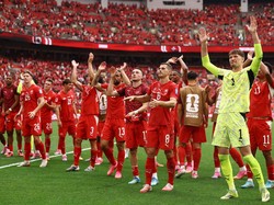 Soccer Football - FIFA World Cup 2026 - Group B - Switzerland v Canada - BC Place, Vancouver, Canada - June 24, 2026 Switzerland's Gregor Kobel with teammates celebrate after the match REUTERS/Lee Smith