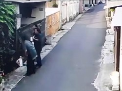 Viral 3 Pengamen Bakar Pagar Rumah Warga di Bekasi, 1 Pelaku Ditangkap
