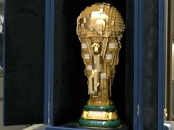 Melihat Replika Lego Trofi Piala Dunia 2026 Bertabur Berlian
