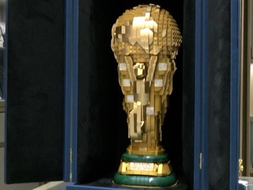 Melihat Replika Lego Trofi Piala Dunia 2026 Bertabur Berlian