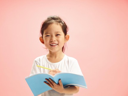 7 Rekomendasi Sampul Buku Lengkap dari Aesthetic, Plastik Bening, Cokelat, dan Warna