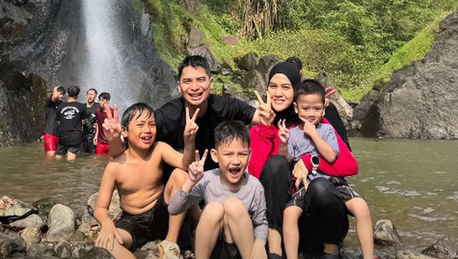 Larissa Chou Gugat Cerai Ikram Rosadi, Potret Liburan Alvin Faiz dan Keluarga Disorot