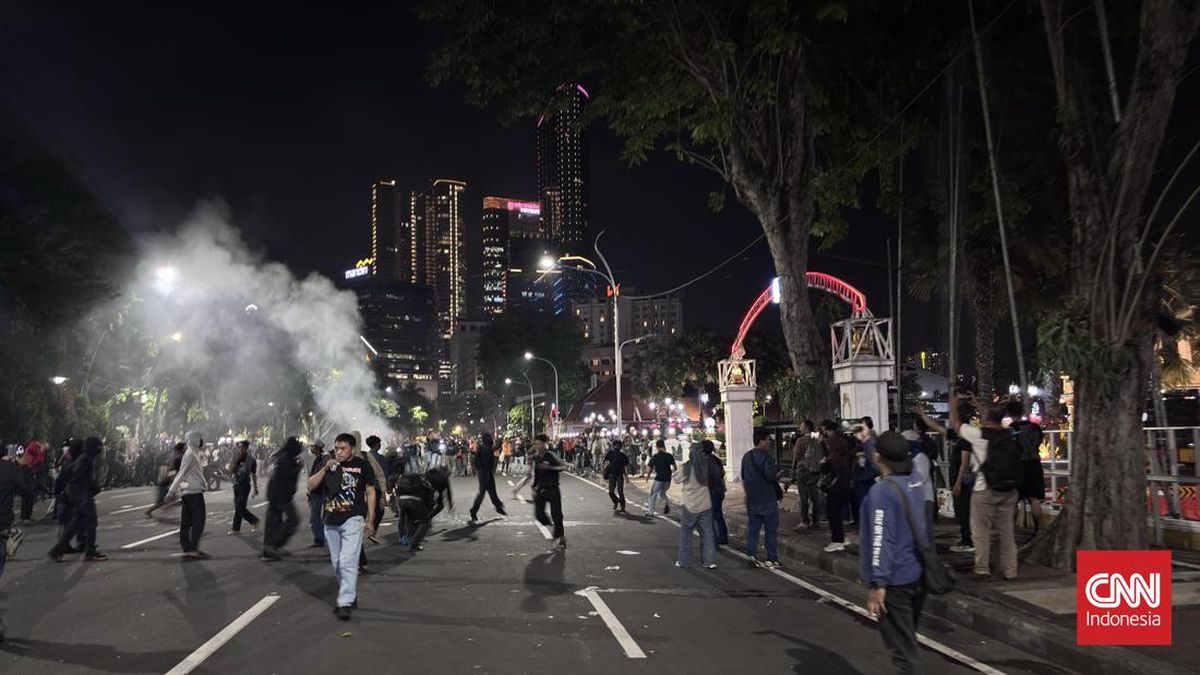11 Tuntutan Aksi Masyarakat Sipil Surabaya yang Dibubarkan Malam Ini