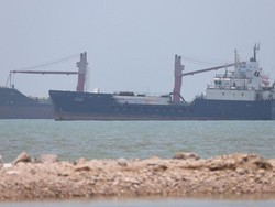 Panas Lagi, Kapal Singapura Tertembak di Selat Hormuz