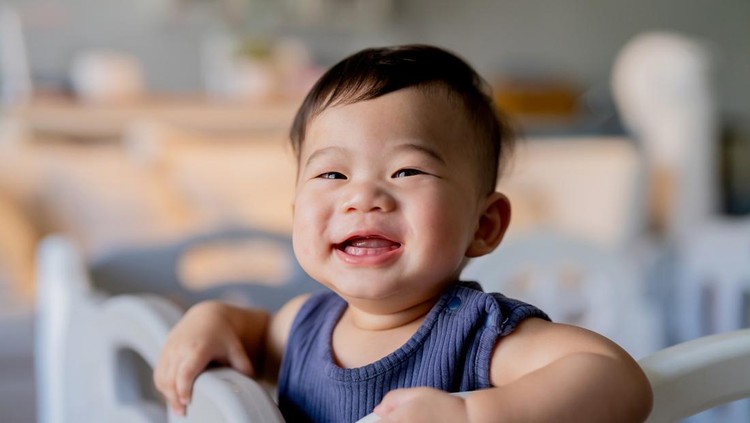 Bayi tumbuh gigi