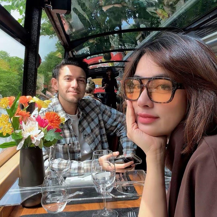<p>Selebgram Biby Alraen adalah istri dari aktor Rifky Balweel. Keduanya resmi menikah pada 7 Januari 2018 dan telah dikaruniai seorang putra bernama Kazeem Zhafi Balweel. Biby juga menjadi ibu sambung dari anak pertama Rifky, yang bernama Arsen Raffa Balweel. Perlu diketahui, Rifky pernah menikah dengan artis Risty Tagor dan resmi bercerai pada 2014. (Foto: Instagram @bibyalraen13)</p>