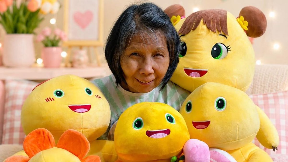 Cerita Oma Kiyowo Berjualan Charm demi Tetap Aktif di Usia Senja