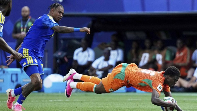 Soccer Football - FIFA World Cup 2026 - Group E - Curacao v Ivory Coast - Philadelphia Stadium, Philadelphia, Pennsylvania, U.S. - June 25, 2026
Ivory Coast's Christ Oulai in action with Curacao's Juninho Bacuna IMAGN IMAGES via Reuters/James Lang