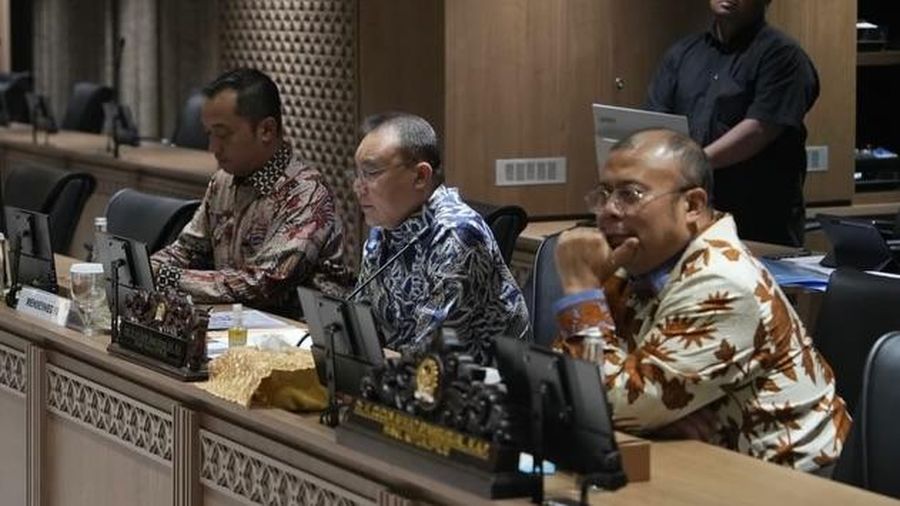 Dewan Perwakilan Rakyat (DPR) berbareng pemerintah dan serikat pekerja sebagai bagian dari Satuan Tugas Mitigasi Pemutusan Hubungan Kerja (PHK) menggelar pertemuan di Gedung Nusantara III, kompleks parlemen, Senayan, Jakarta Pusat, Jumat (26/6/2026).