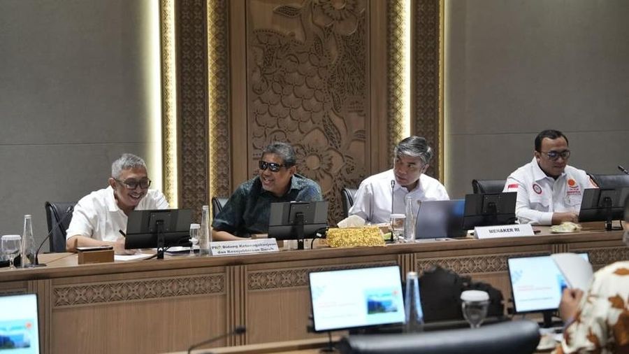Dewan Perwakilan Rakyat (DPR) berbareng pemerintah dan serikat pekerja sebagai bagian dari Satuan Tugas Mitigasi Pemutusan Hubungan Kerja (PHK) menggelar pertemuan di Gedung Nusantara III, kompleks parlemen, Senayan, Jakarta Pusat, Jumat (26/6/2026).